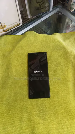 Sony Xperia 8 SOV42 64 GB Black