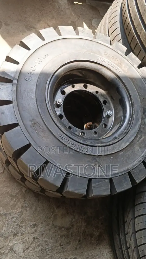 Solid Forklift Tyres