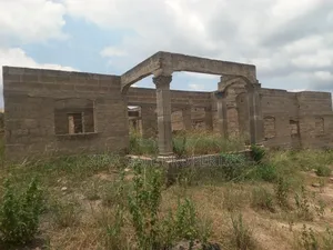 8 Bedrooms House for Sale at Offinso ( Near the Training College)