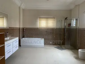 7bdrm House in Airport Hills for sale