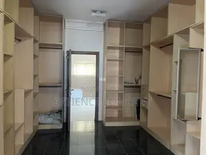 7bdrm House in Airport Hills for sale