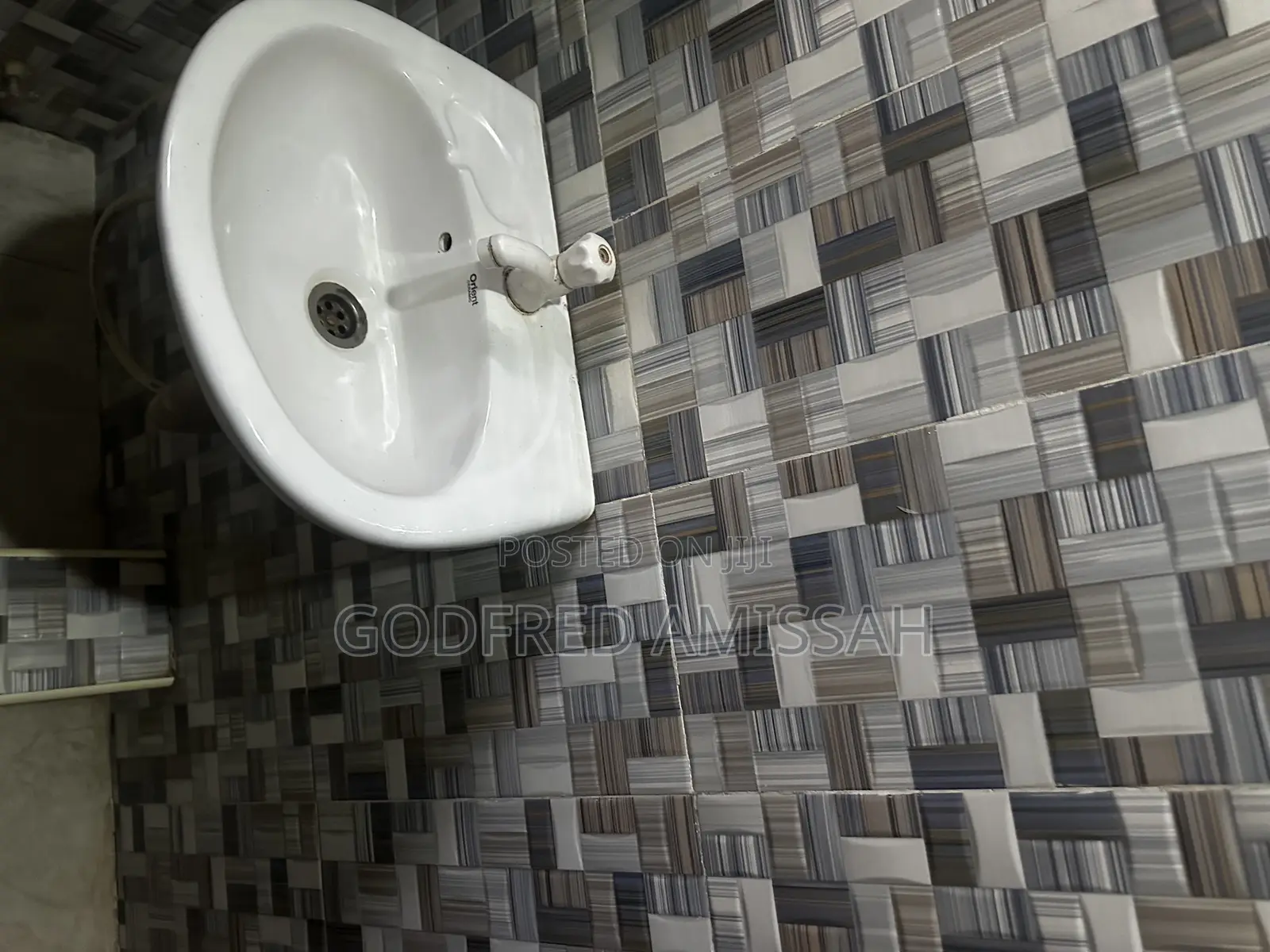 3bdrm Apartment in Lucky Mensah, Post Office Area for rent