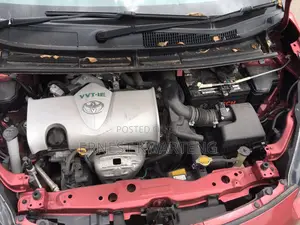 Toyota Sienta 2017 Burgundy