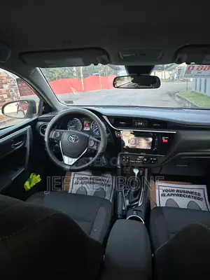Toyota Corolla LE (1.8L 4cyl 2A) 2019 Silver