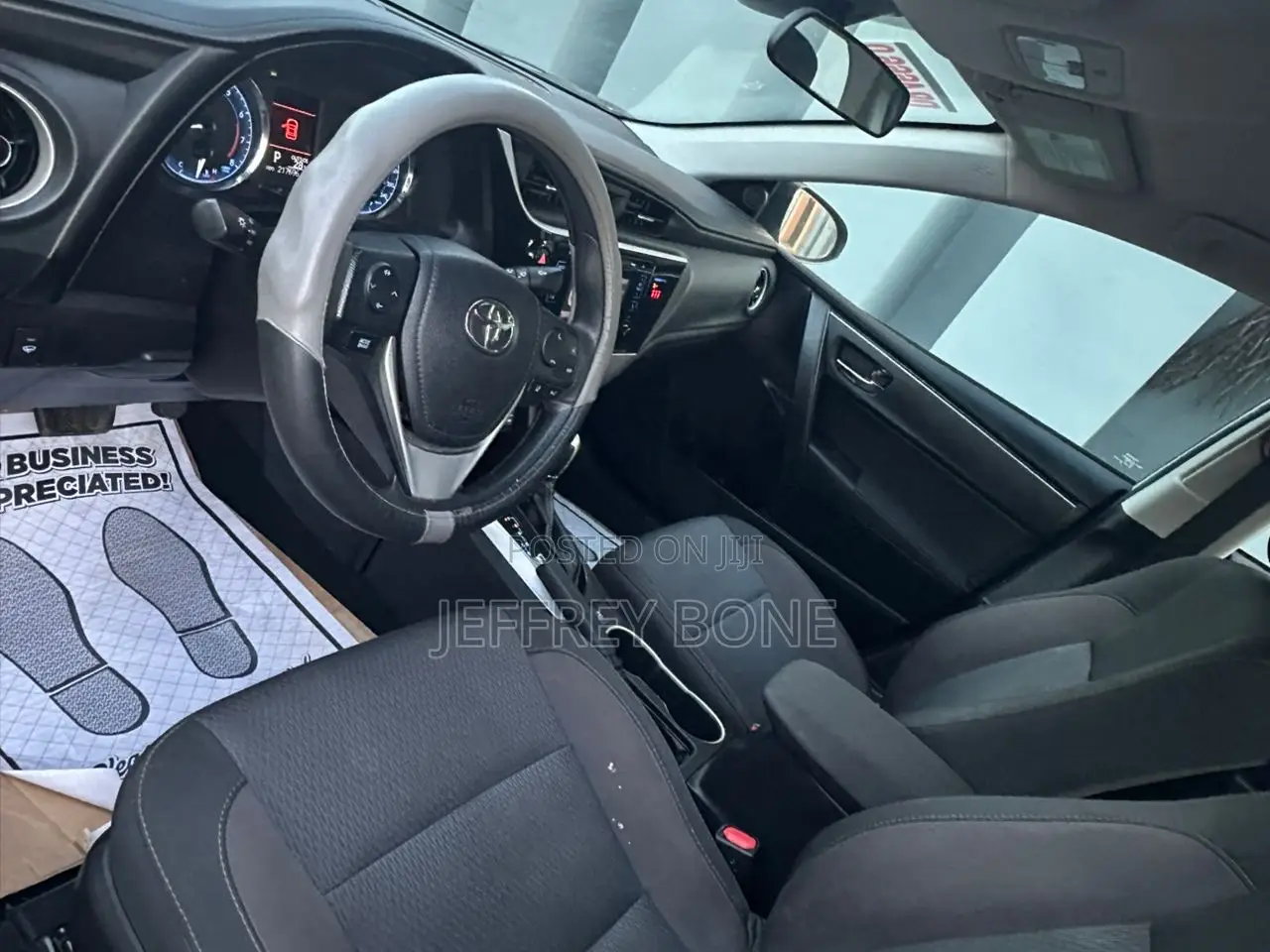 Toyota Corolla LE (1.8L 4cyl 2A) 2019 Silver