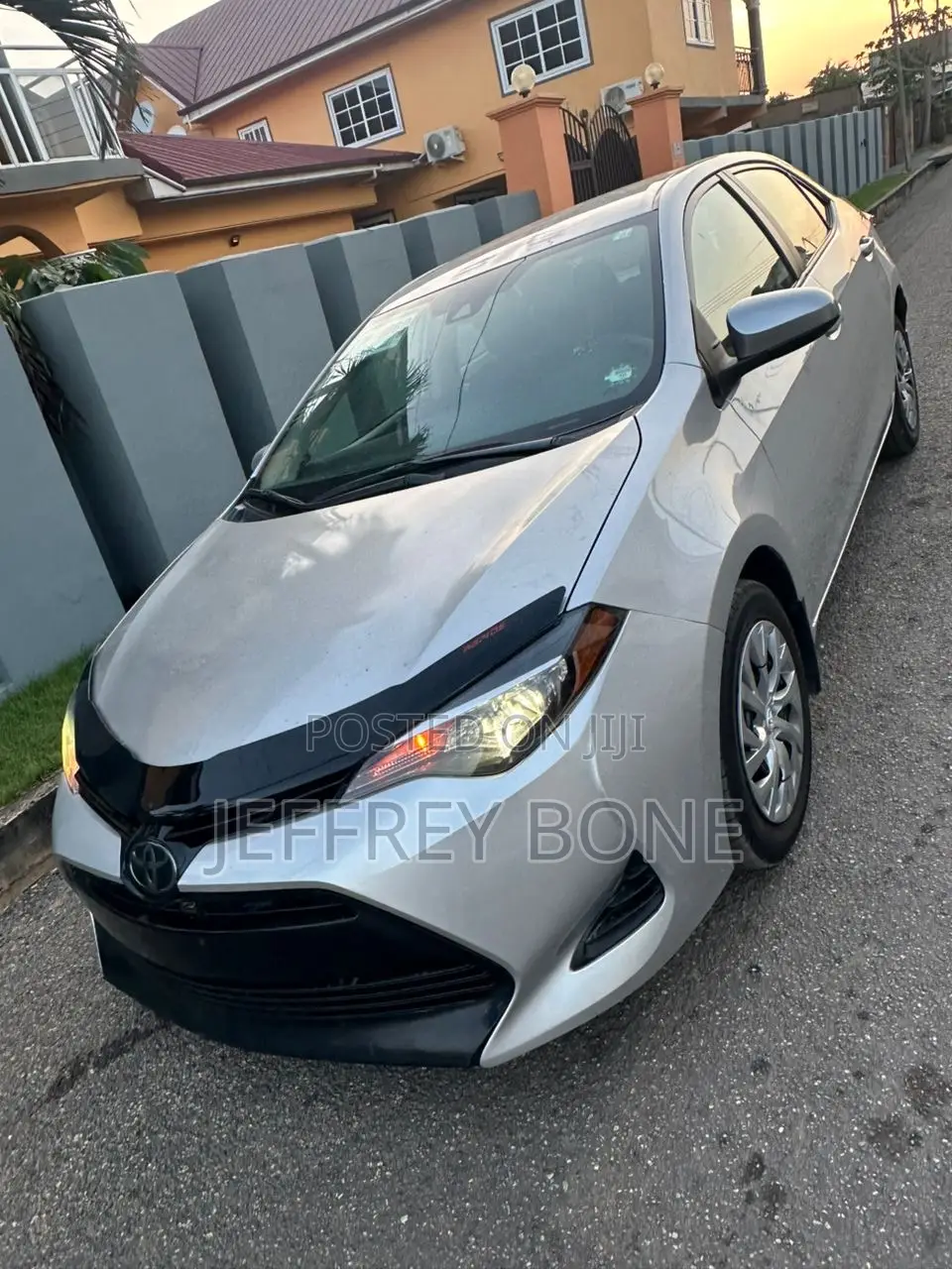 Toyota Corolla LE (1.8L 4cyl 2A) 2019 Silver