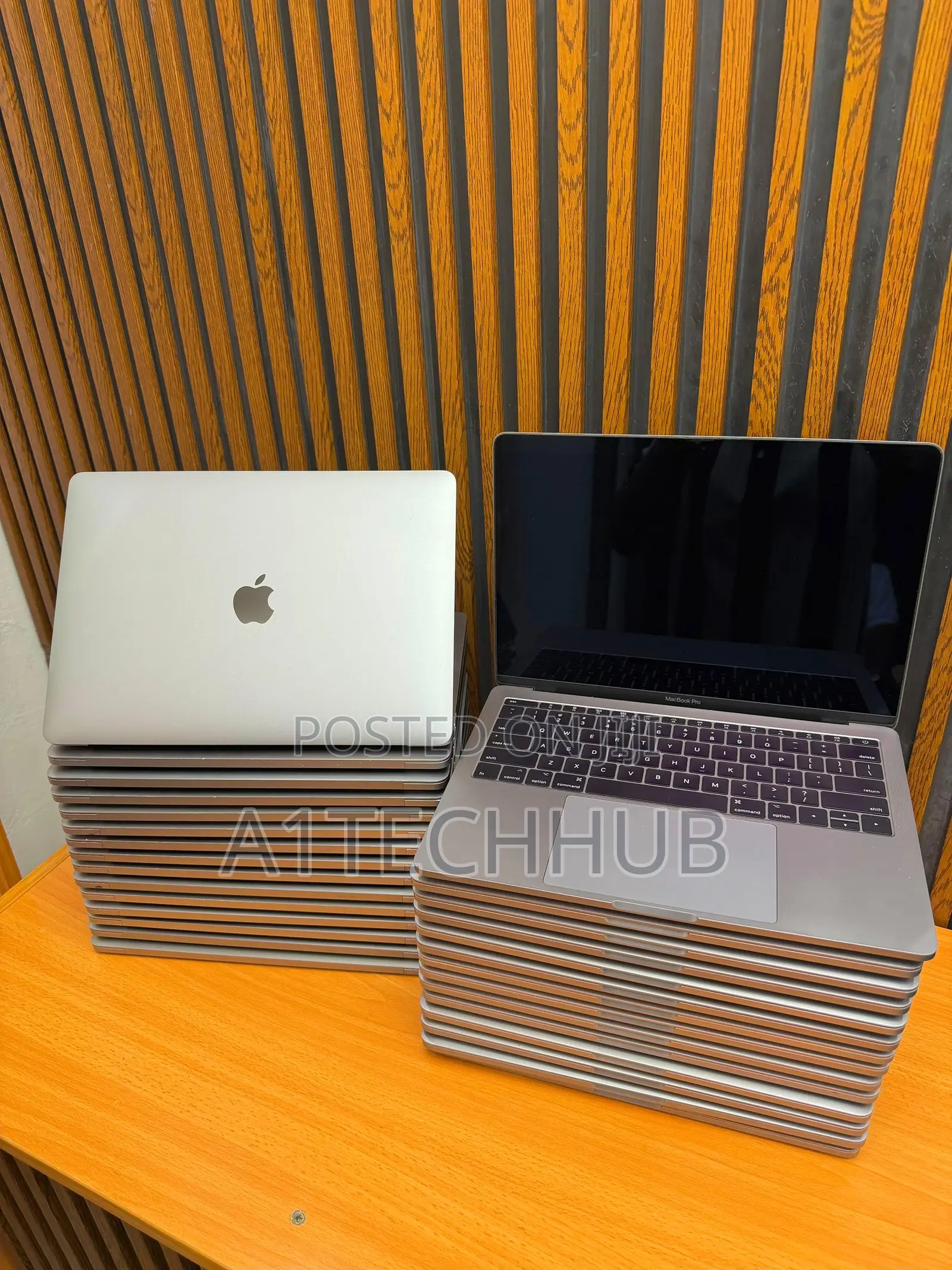Laptop Apple MacBook Pro 2017 8GB Intel Core i5 SSD 256GB