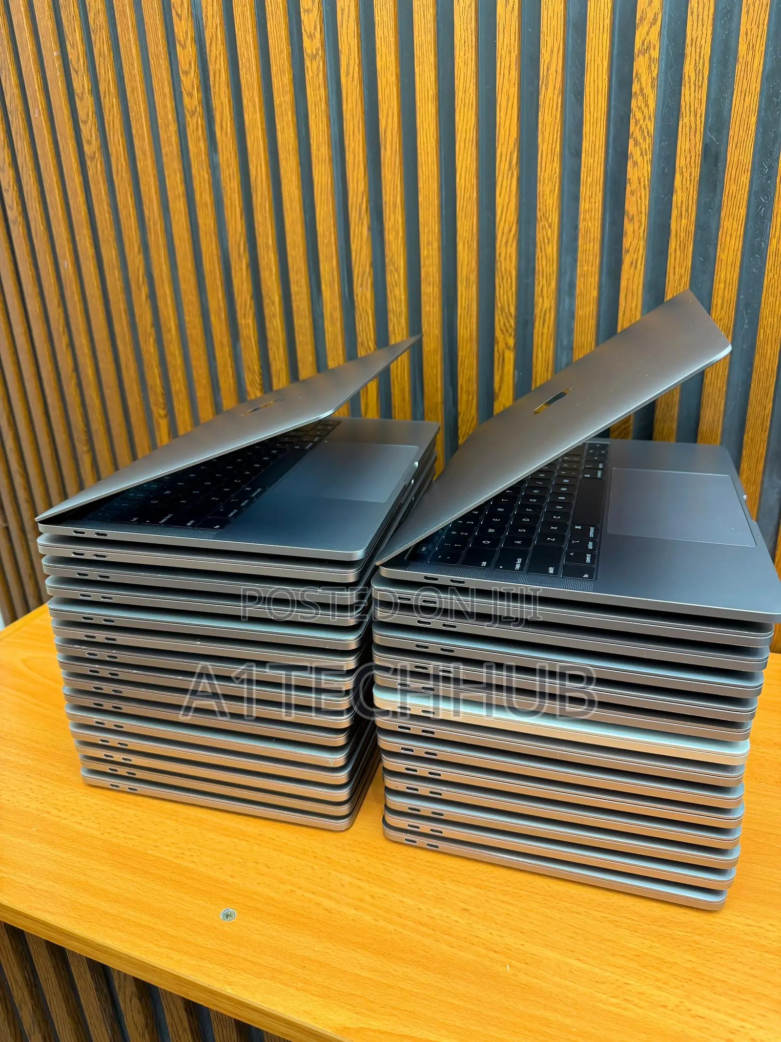 Laptop Apple MacBook Pro 2017 8GB Intel Core i5 SSD 256GB