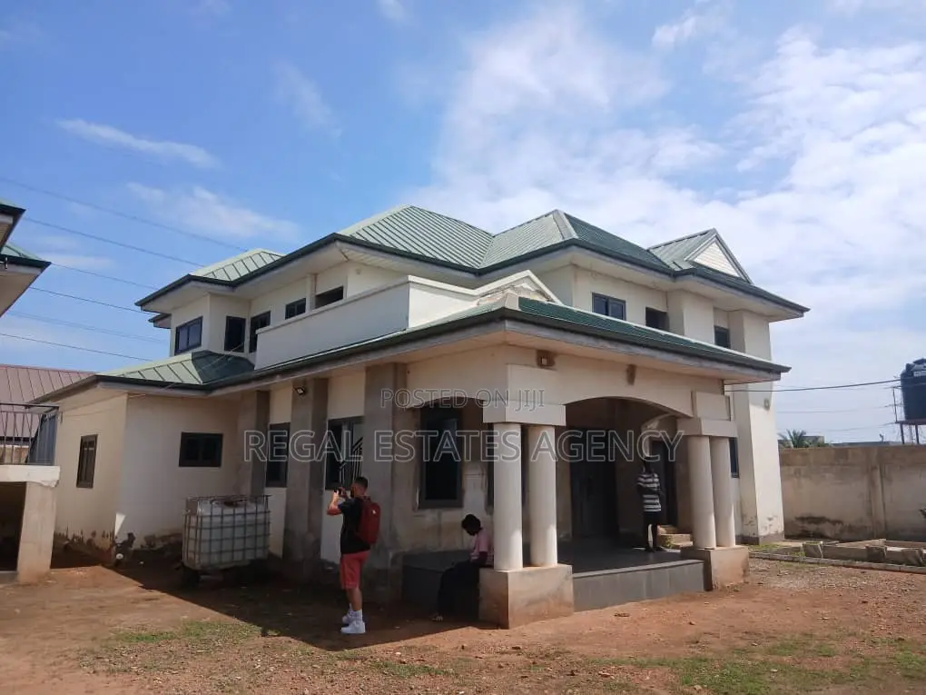 5bdrm House in Community 25 for sale