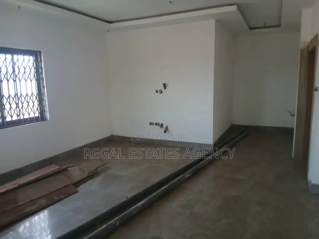 5bdrm House in Community 25 for sale