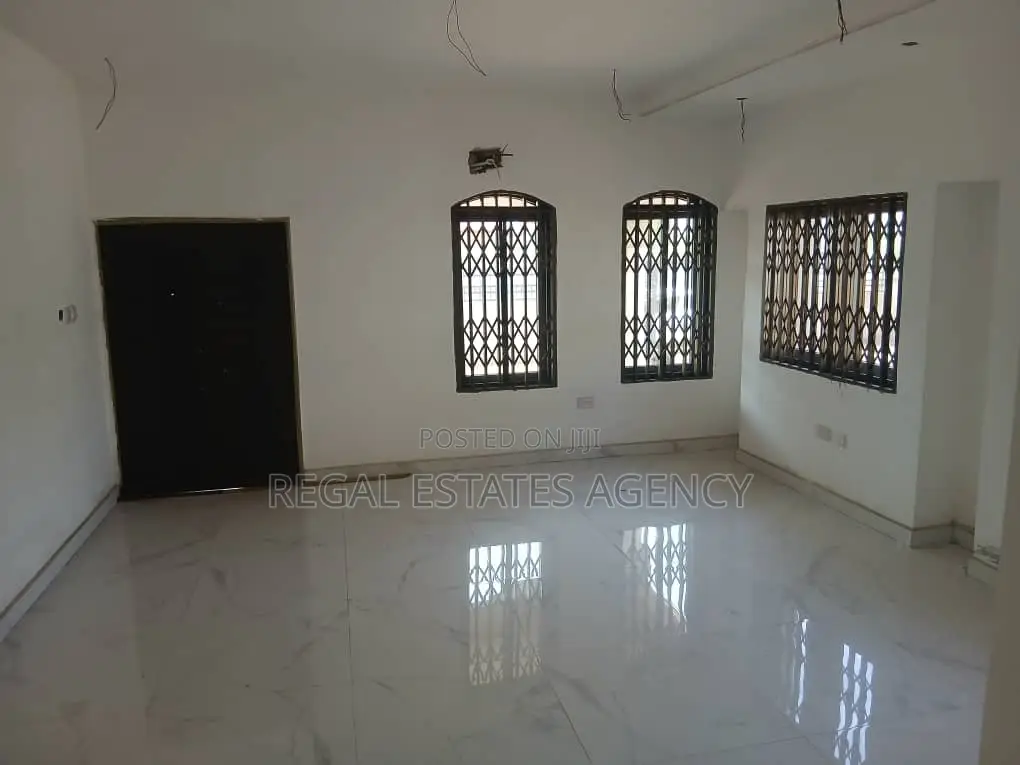 5bdrm House in Community 25 for sale