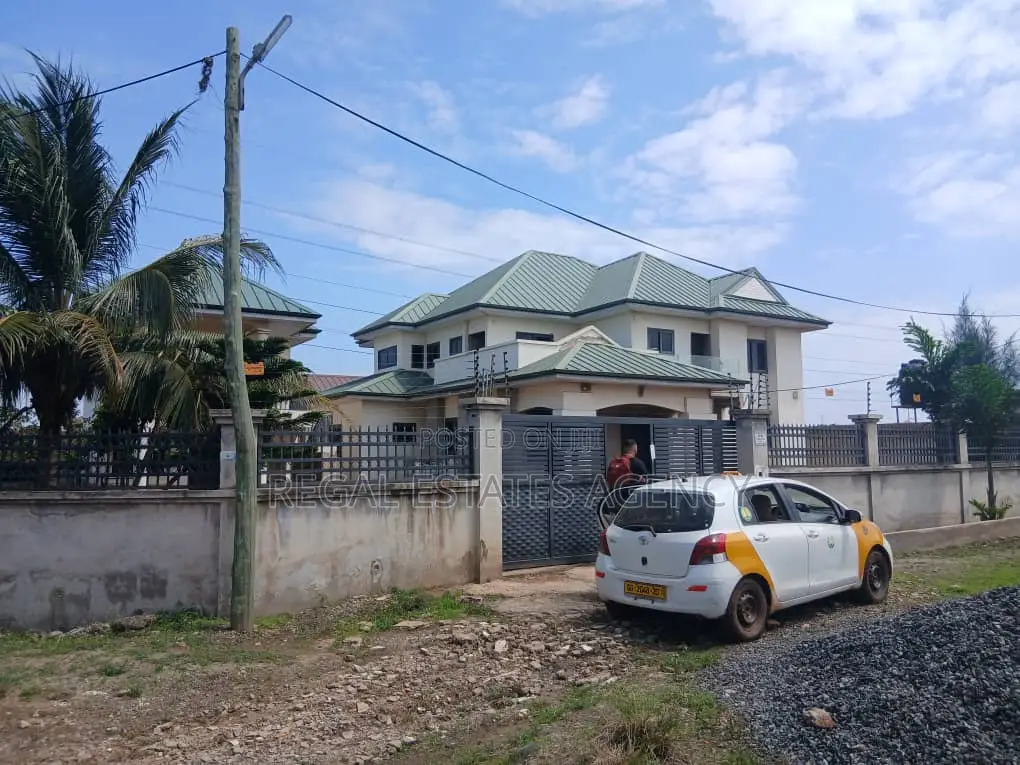 5bdrm House in Community 25 for sale