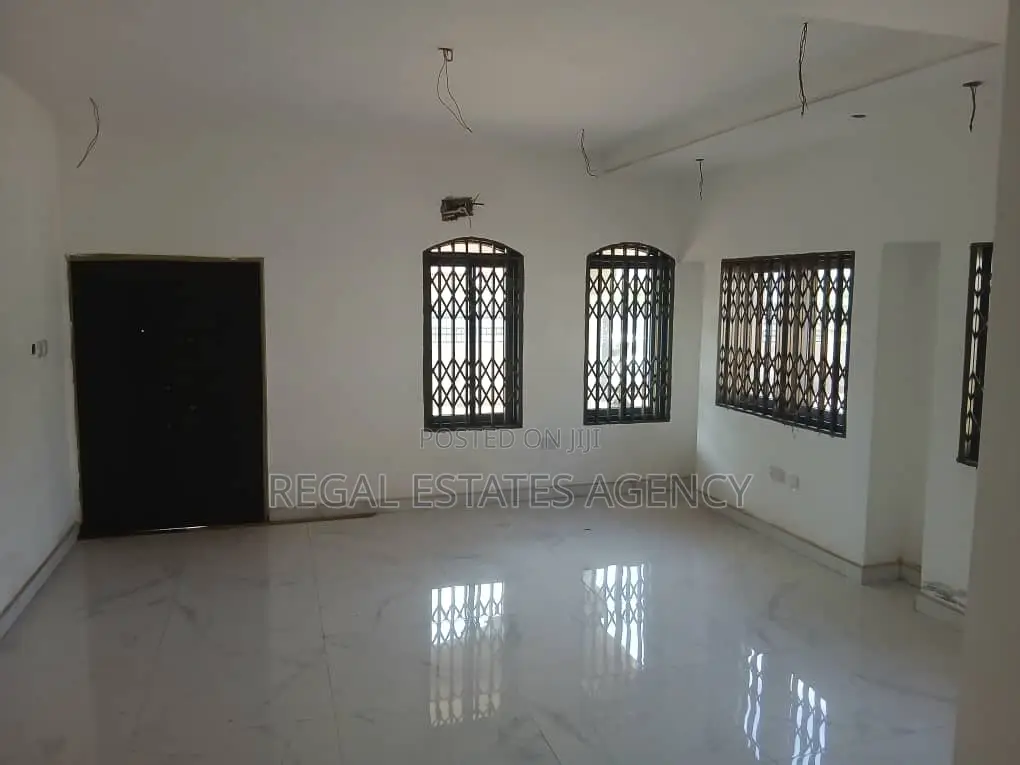 5bdrm House in Community 25 for sale
