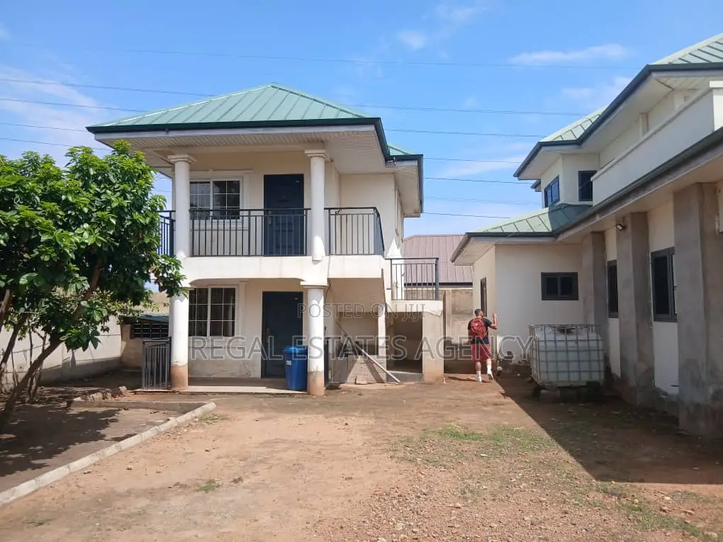 5bdrm House in Community 25 for sale