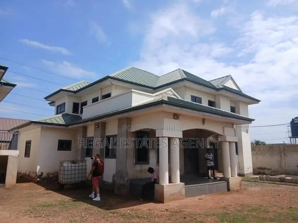 5bdrm House in Community 25 for sale