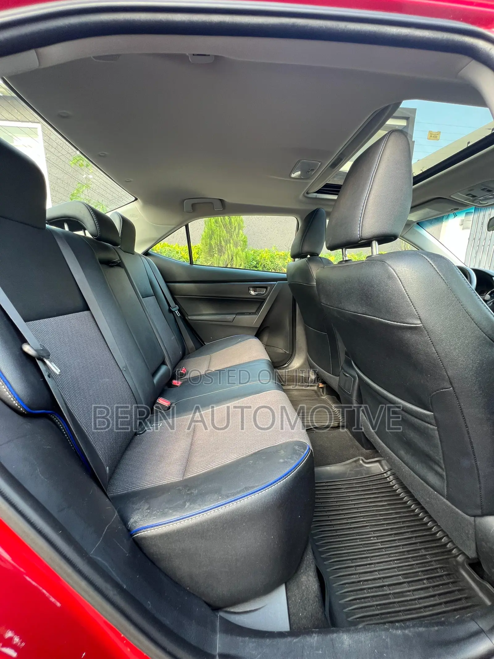 Toyota Corolla SE Special Edition 4dr Sedan (1.8L 4cyl CVT) 2017 Red