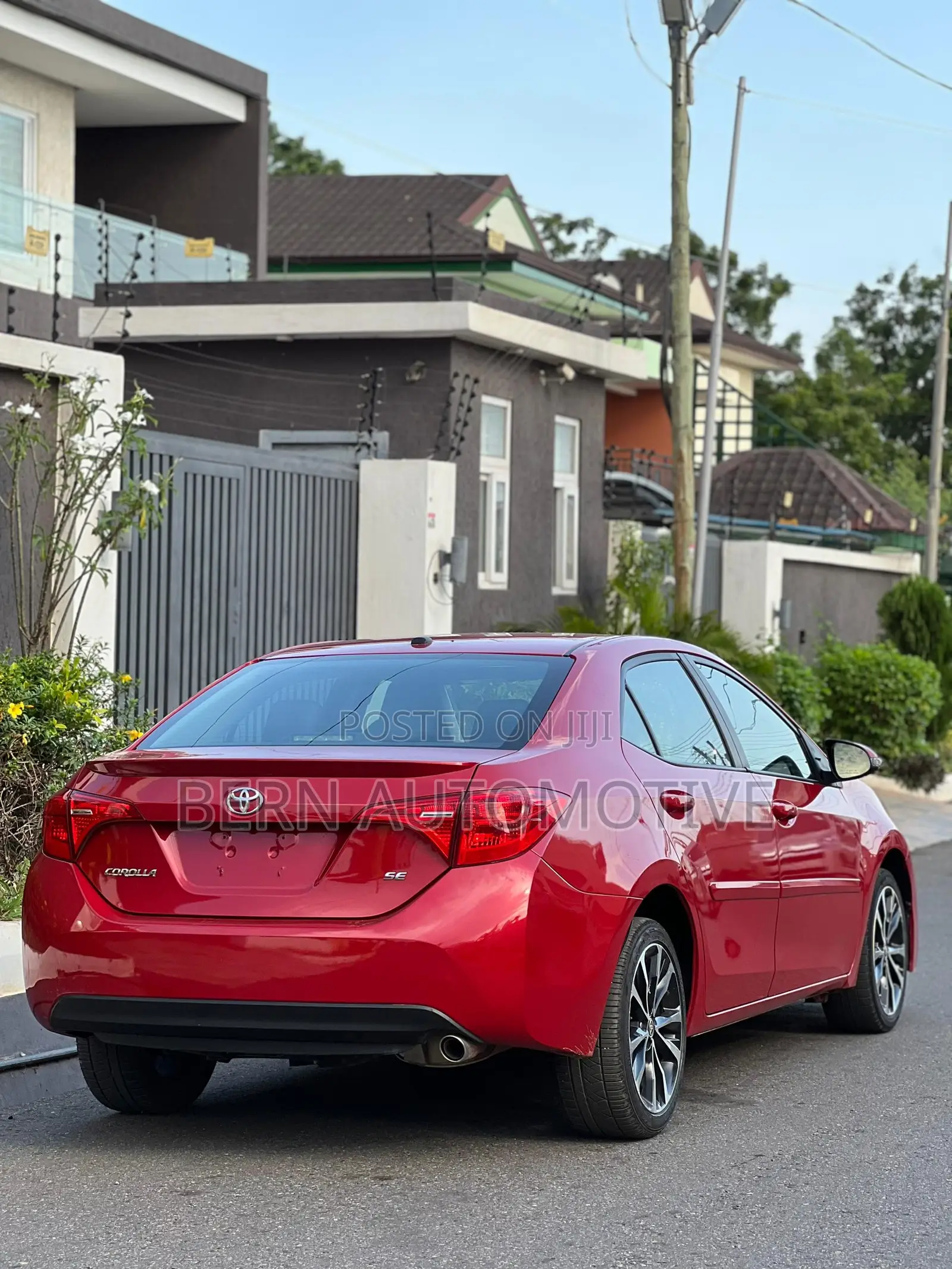 Toyota Corolla SE Special Edition 4dr Sedan (1.8L 4cyl CVT) 2017 Red
