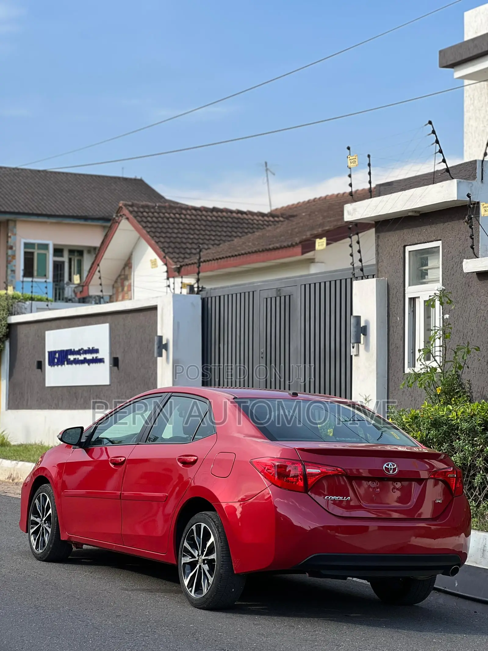 Toyota Corolla SE Special Edition 4dr Sedan (1.8L 4cyl CVT) 2017 Red