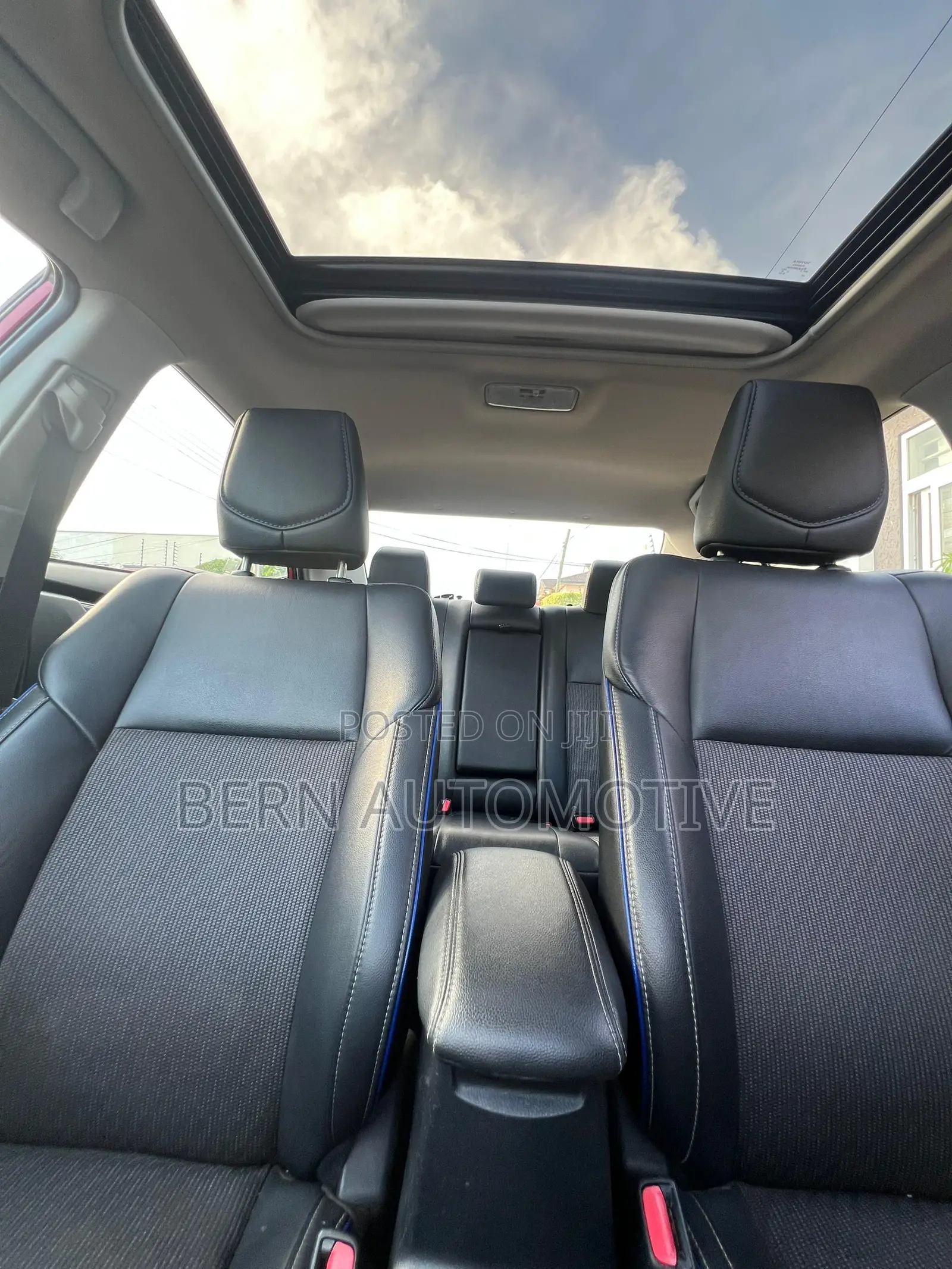 Toyota Corolla SE Special Edition 4dr Sedan (1.8L 4cyl CVT) 2017 Red