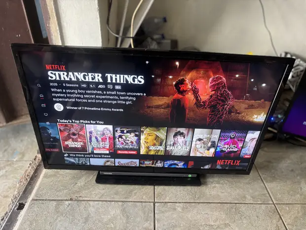 TOSHIBA！2019年！Netflix！YouTube！無線LAN対応！32型 東芝 - 32型 液晶テレビ 32インチ YouTube Netflix 無線LAN Wiの通販