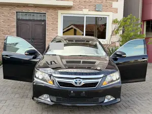 Toyota Camry SE 4dr Sedan w/Prod. End 11/13 (3.5L 6cyl 6A) 2014 Black