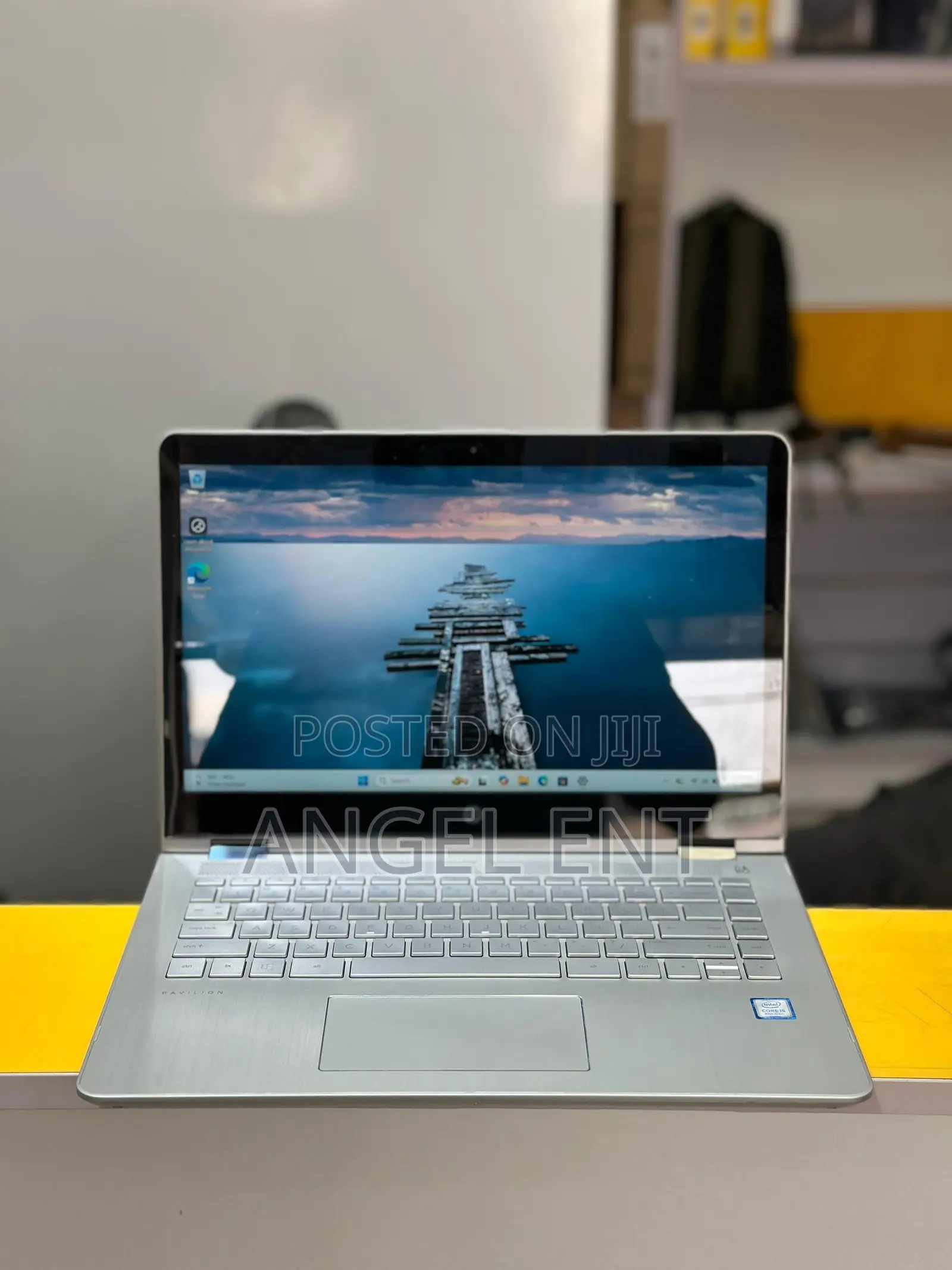 New Laptop HP Pavilion 14 8GB Intel Core i5 SSD 256GB