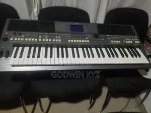 Yamaha PSR 670