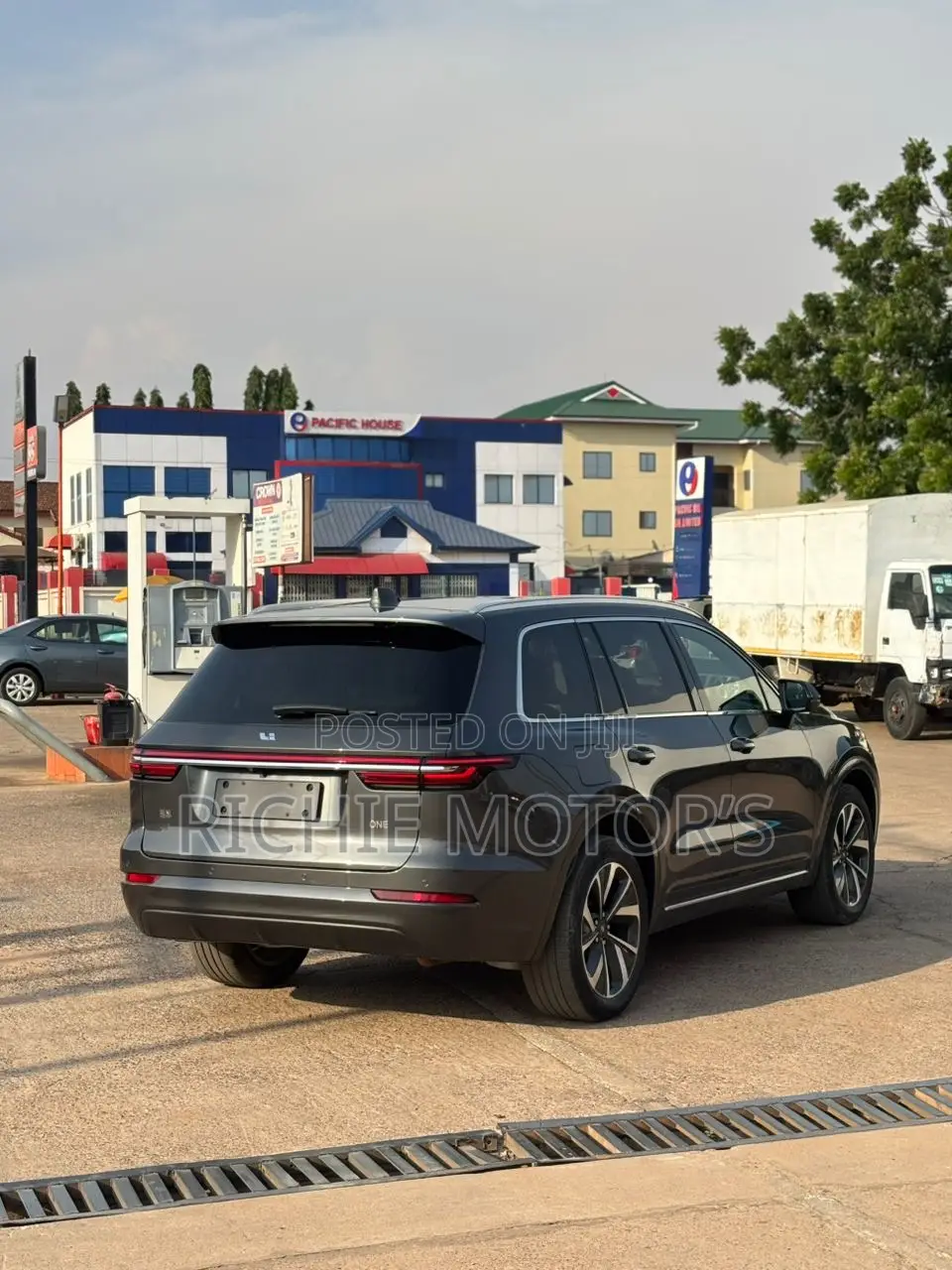 Li Auto One 2022 Gray