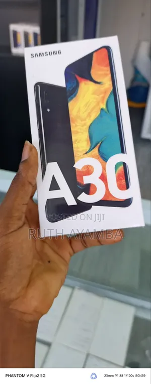 New Samsung Galaxy A30 64 GB Black