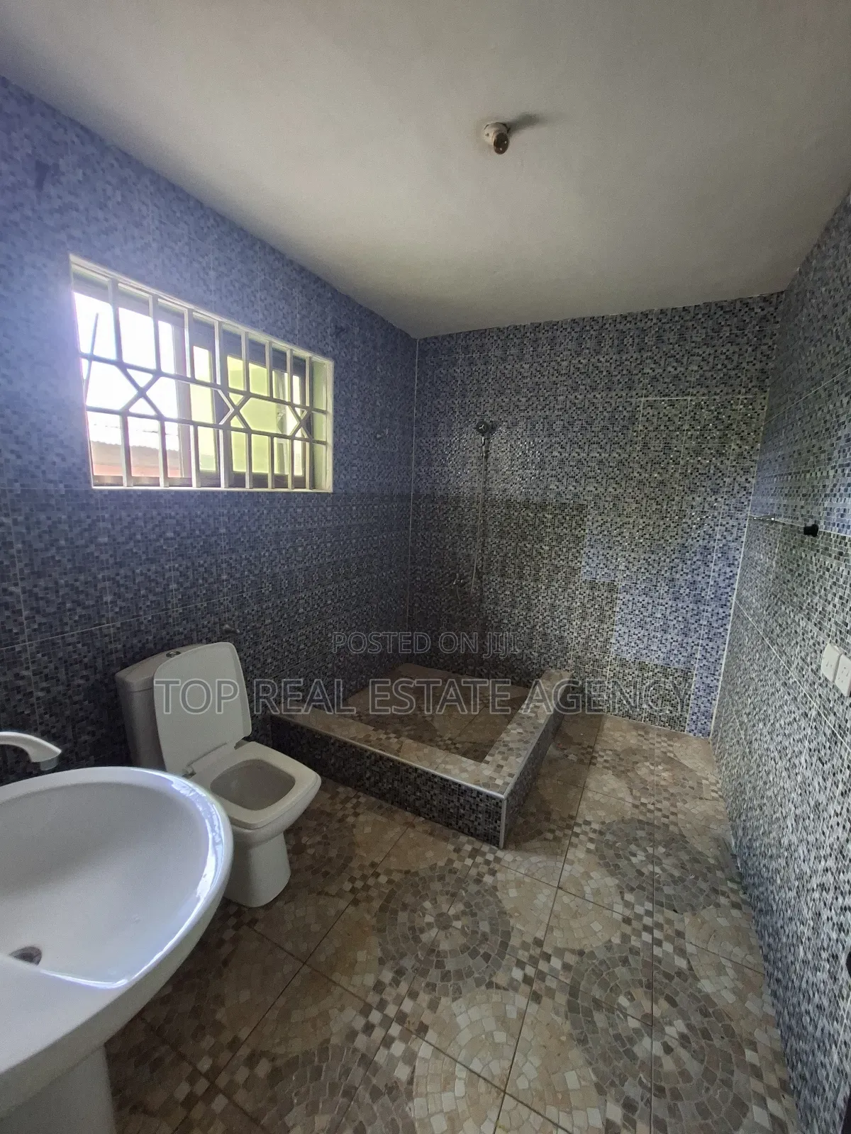 3bdrm Apartment in Kwabenya for rent