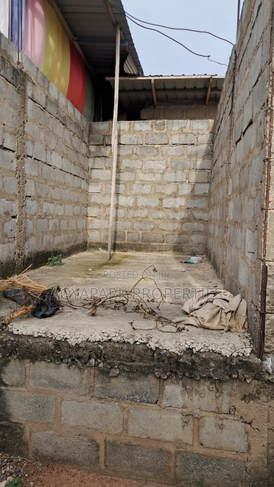 3bdrm Apartment in Amasaman Doblogono for sale