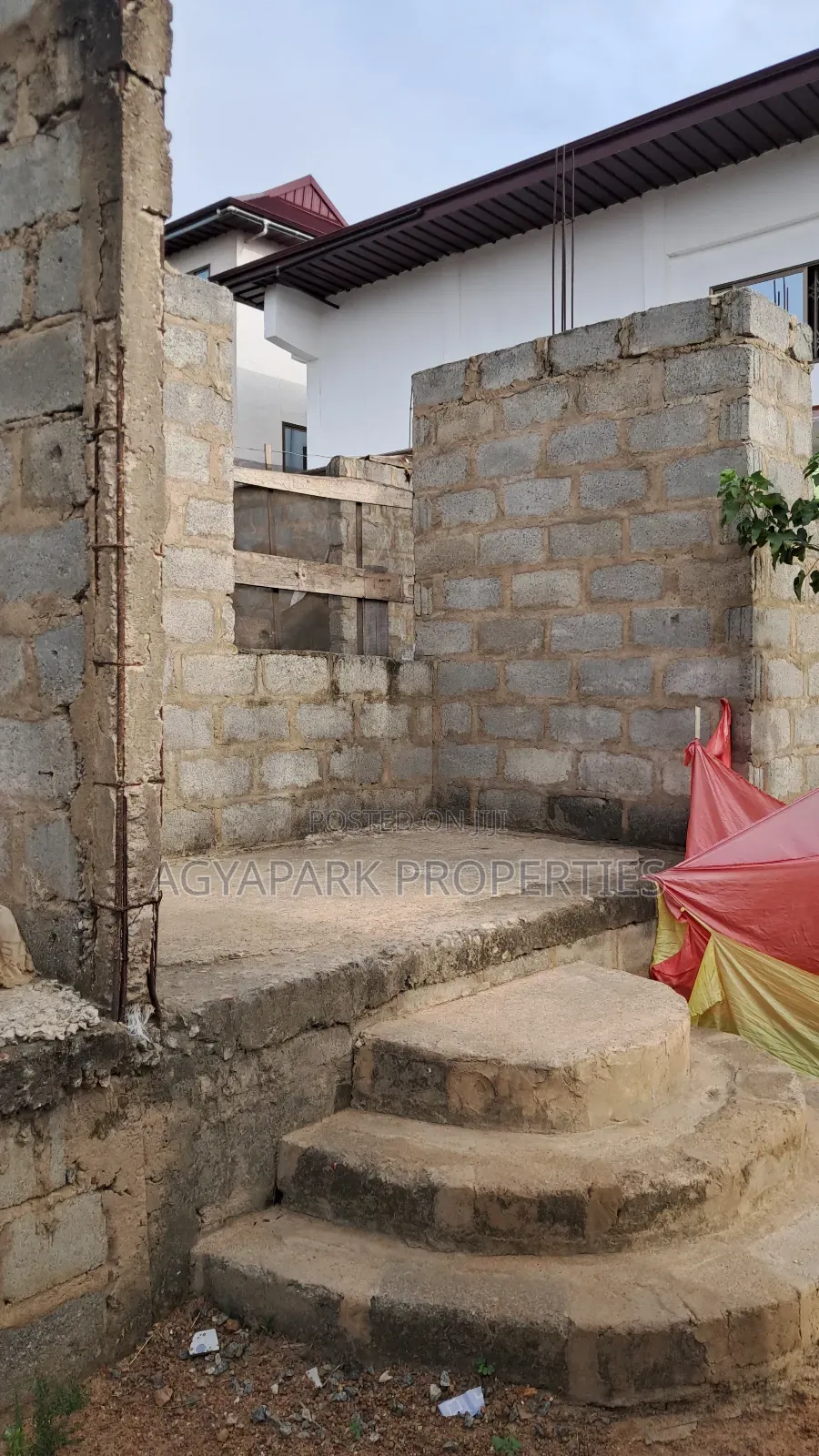 3bdrm Apartment in Amasaman Doblogono for sale