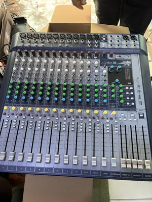 Soundcraft 16 Channel Mixer