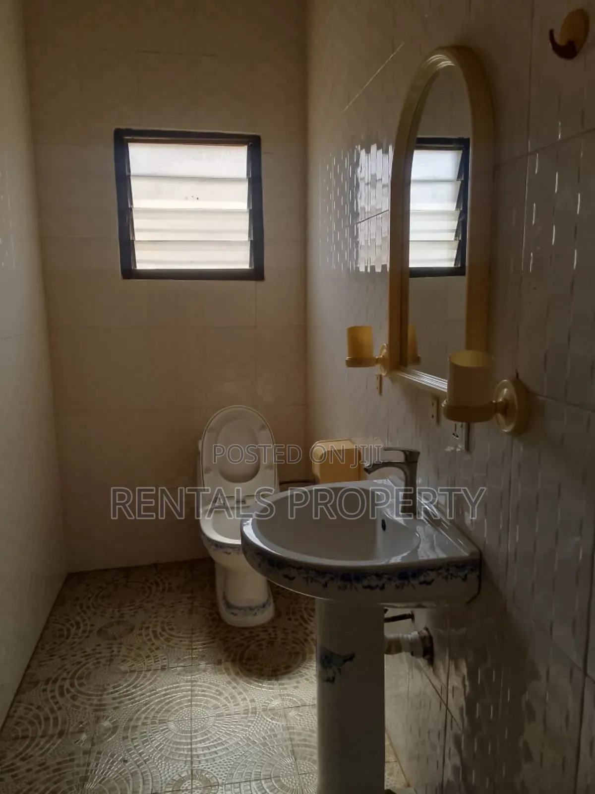 2bdrm Block of Flats in Adenter, Housing Down for rent