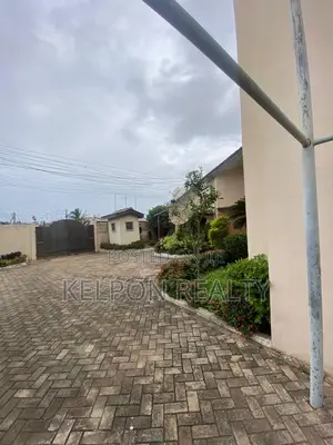Furnished 6bdrm House in Dansoman, Accra Metropolitan for sale