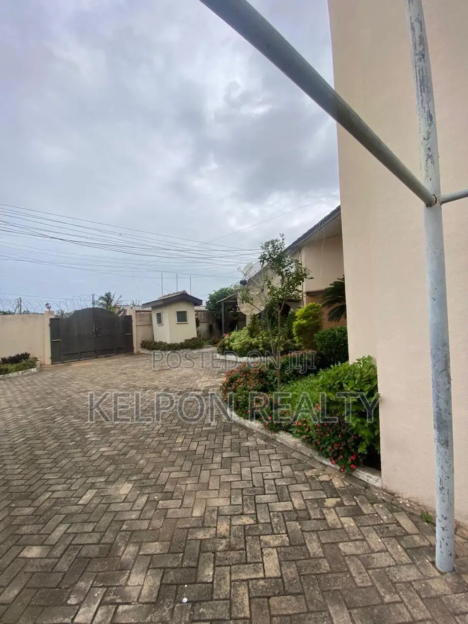 Furnished 6bdrm House in Dansoman, Accra Metropolitan for sale