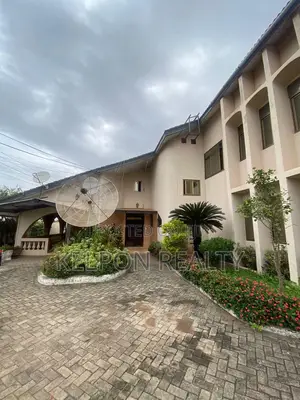 Furnished 6bdrm House in Dansoman, Accra Metropolitan for sale