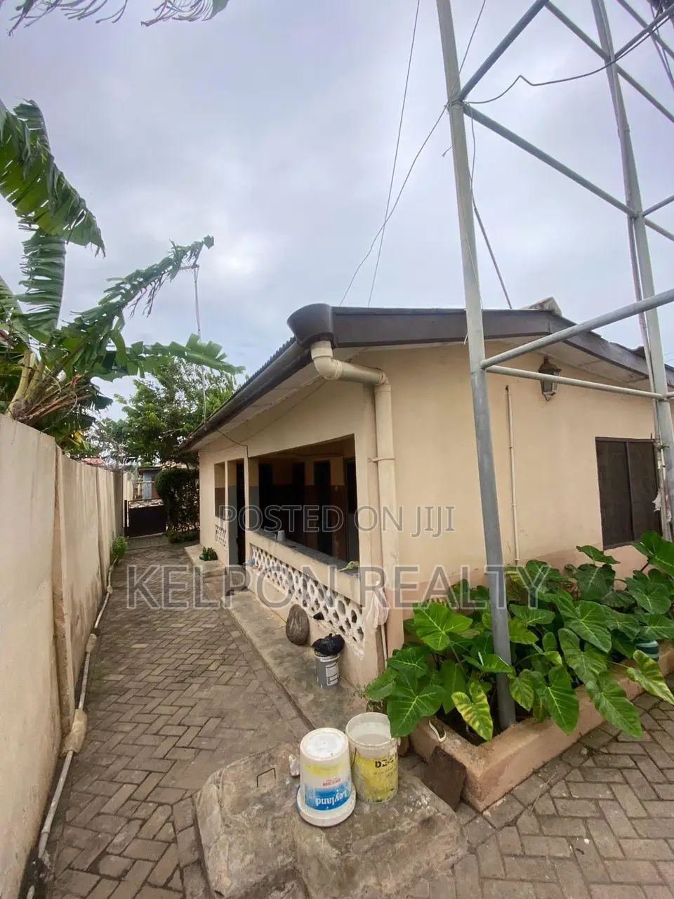 Furnished 6bdrm House in Dansoman, Accra Metropolitan for sale
