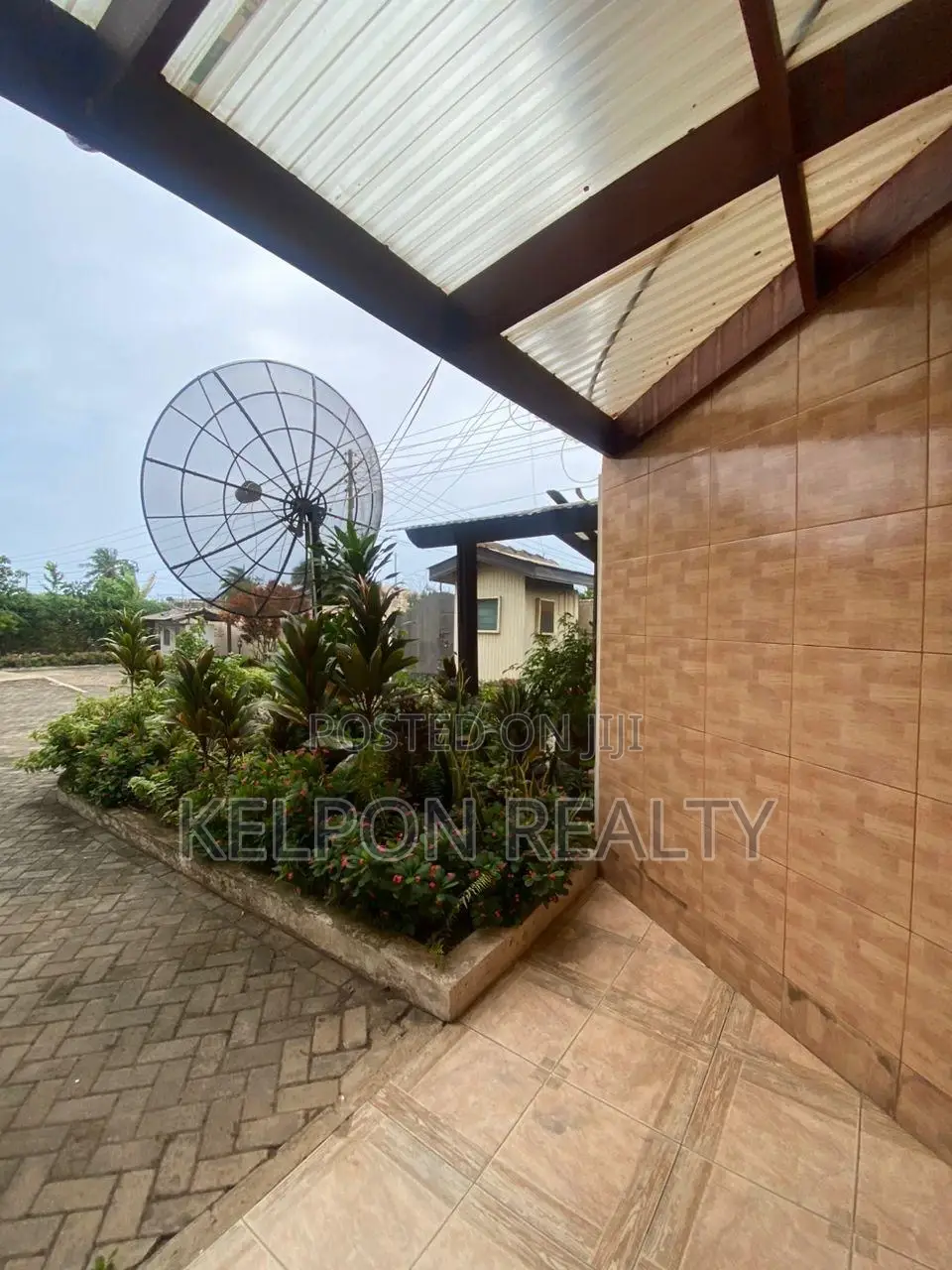 Furnished 6bdrm House in Dansoman, Accra Metropolitan for sale
