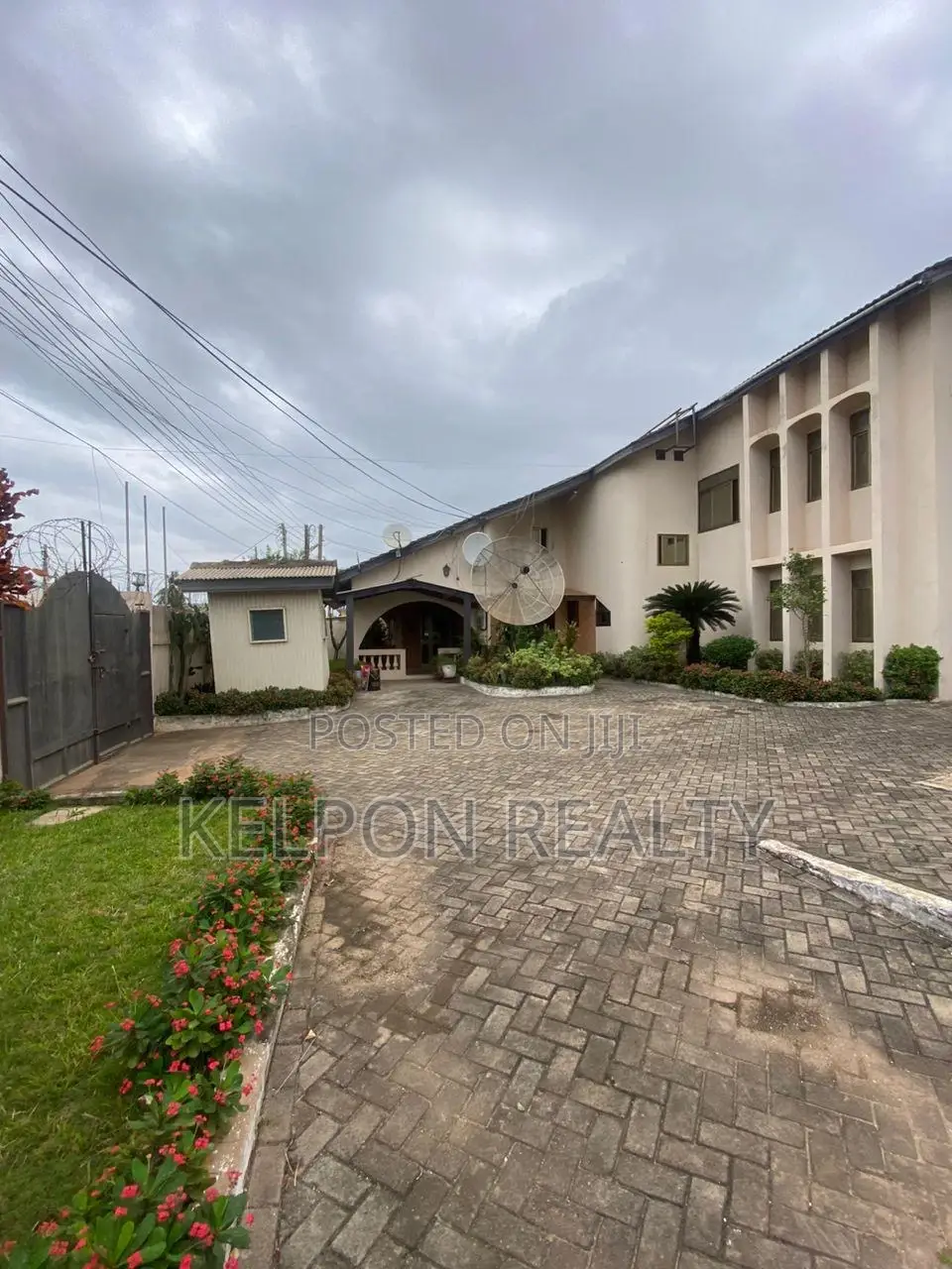 Furnished 6bdrm House in Dansoman, Accra Metropolitan for sale