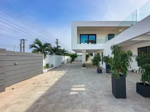 5bdrm Duplex in Accra Metropolitan for sale