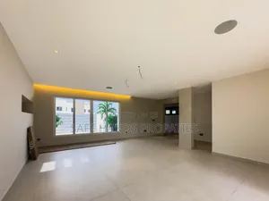 5bdrm Duplex in Accra Metropolitan for sale