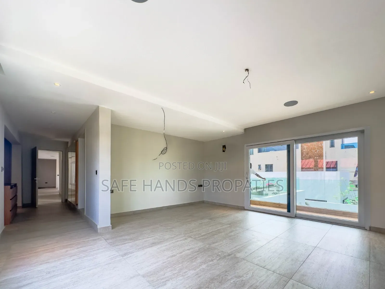 5bdrm Duplex in Accra Metropolitan for sale