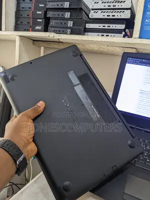 Laptop Dell Inspiron 3542 8GB AMD Ryzen 3 HDD+SSD 1T