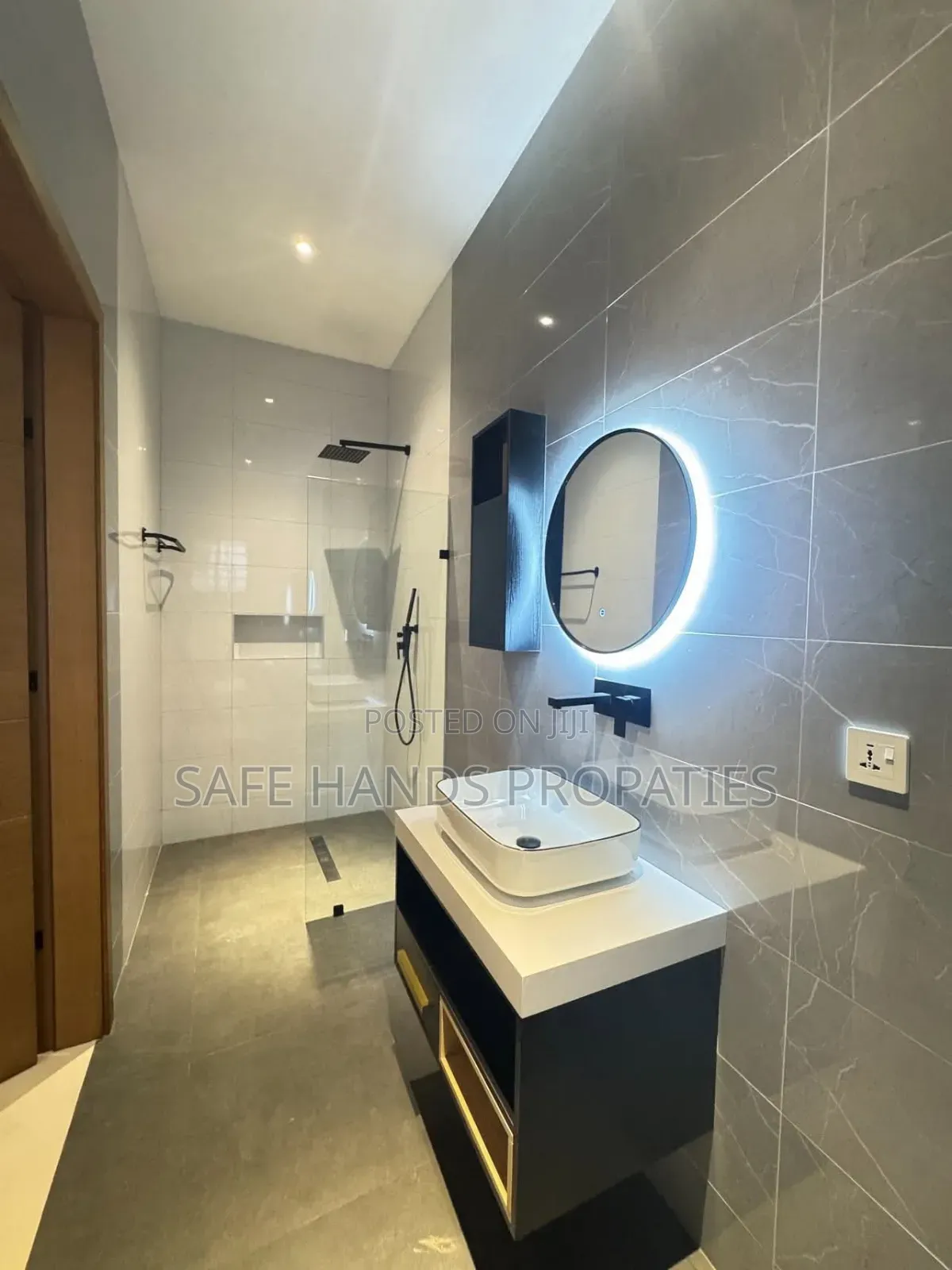 4bdrm Duplex in Accra Metropolitan for sale