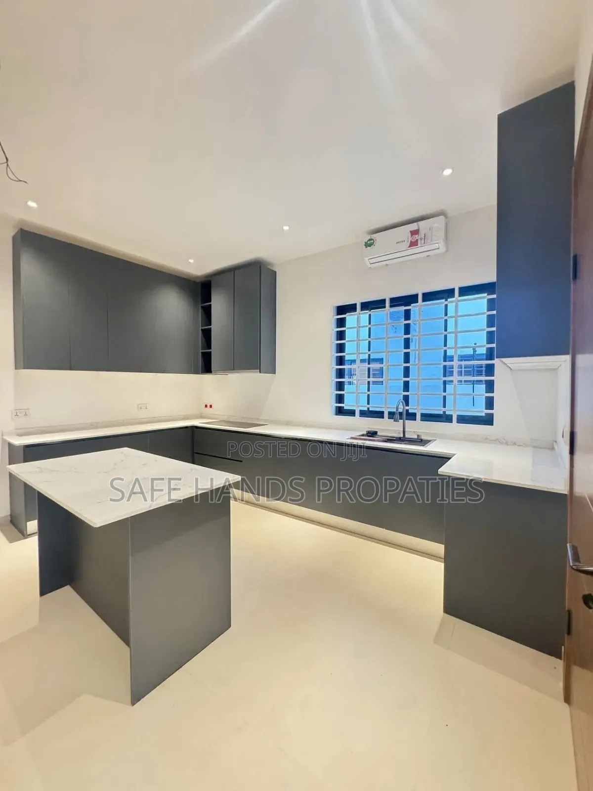 4bdrm Duplex in Accra Metropolitan for sale