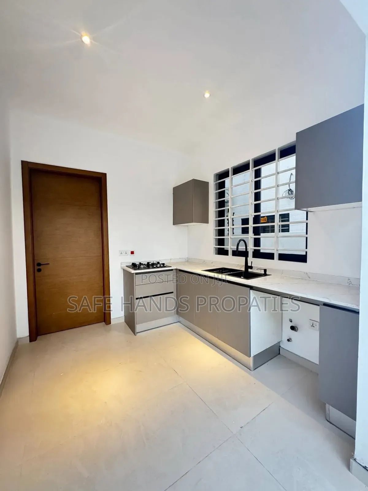 4bdrm Duplex in Accra Metropolitan for sale