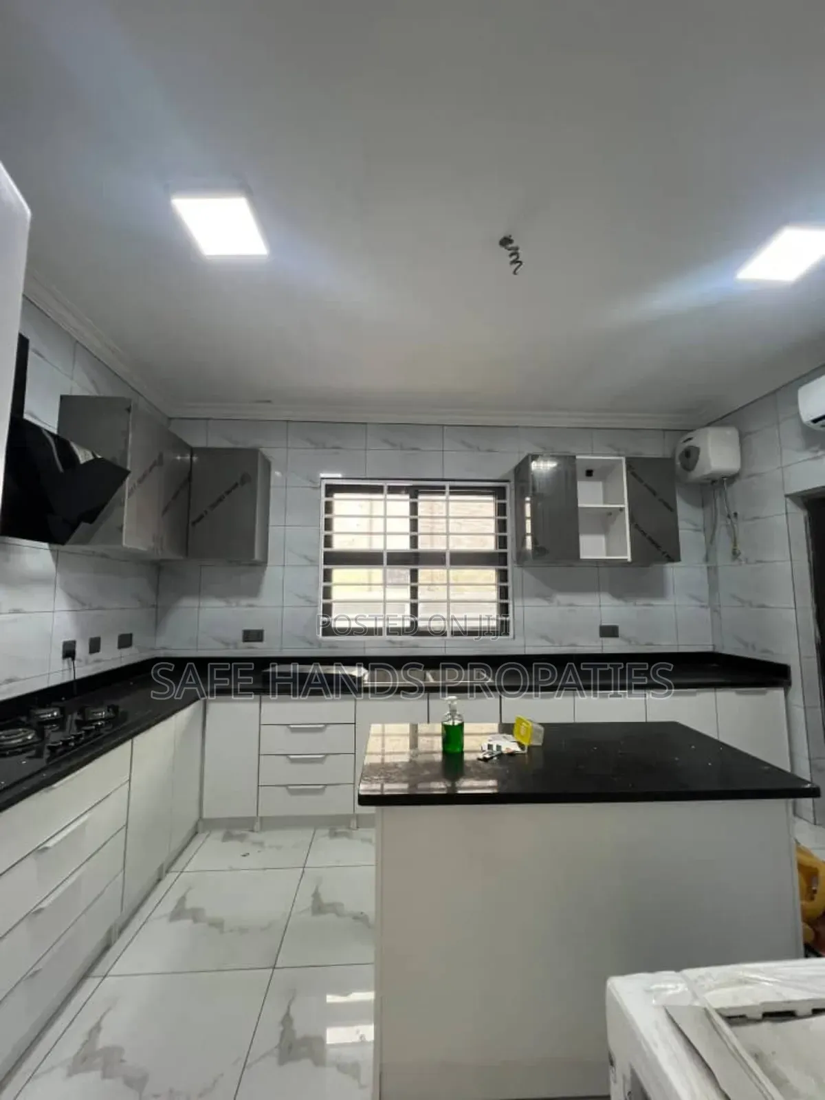 4bdrm Duplex in Accra Metropolitan for sale