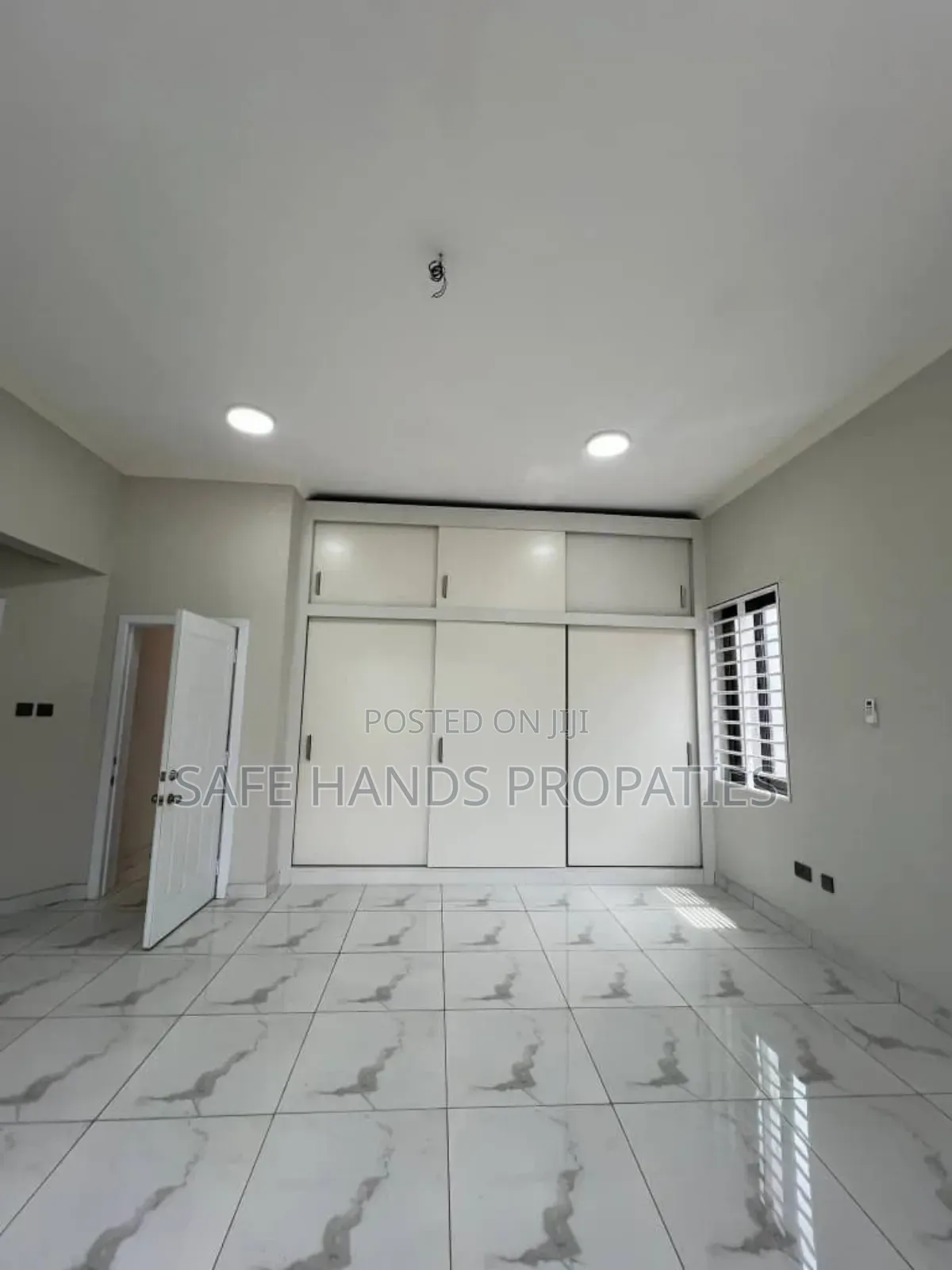 4bdrm Duplex in Accra Metropolitan for sale