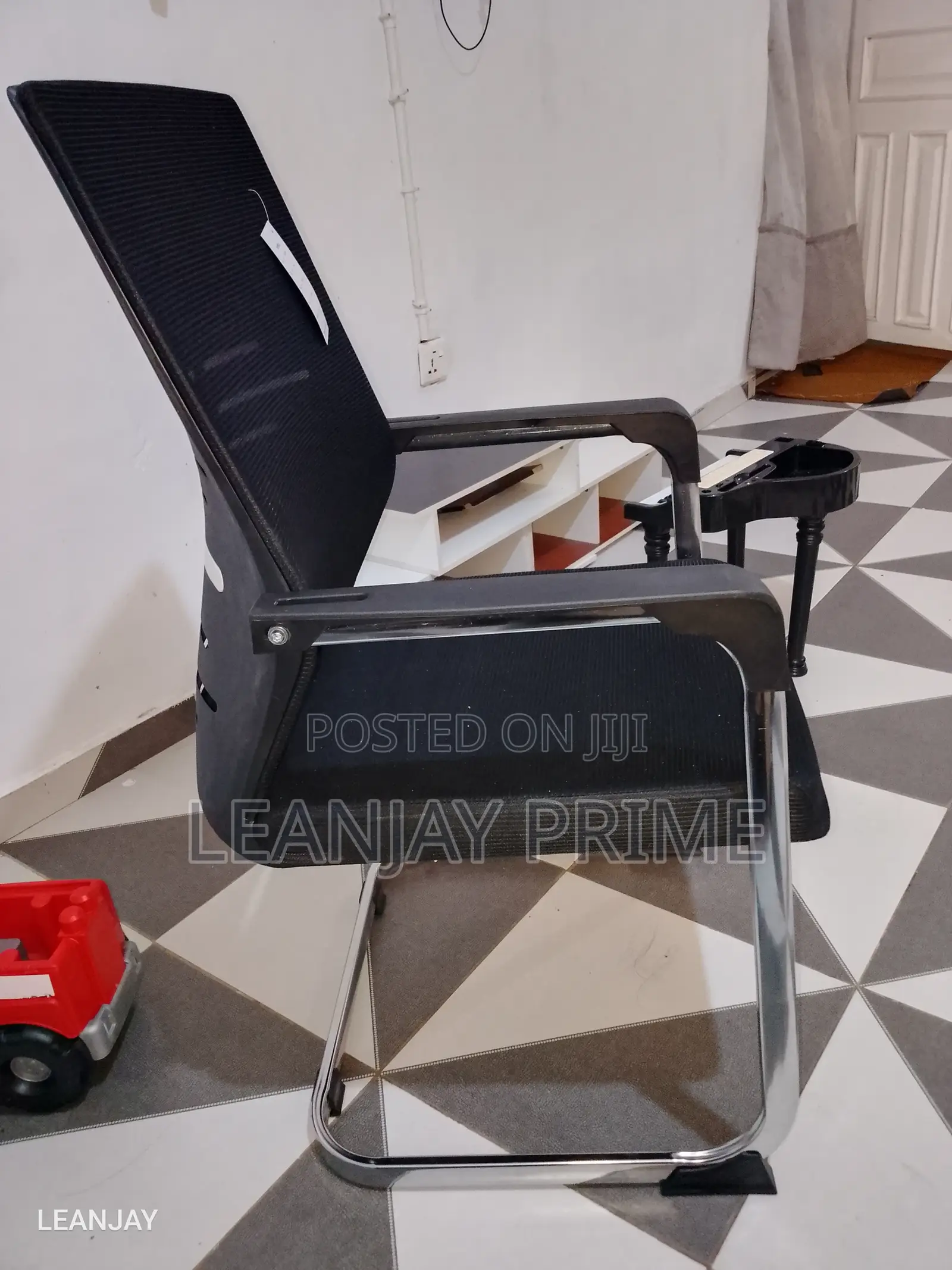 Office Chair Meshes and Cushioned.